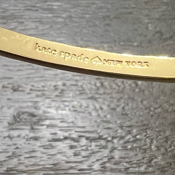 COPY - Kate Spade elegant jeweled large ribbon bow designed side open bangle br… - Picture 2 of 4